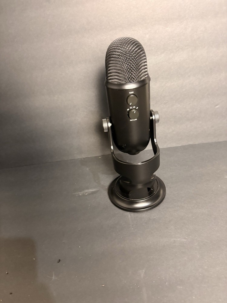 Blue Yeti USB Microphone Black with Mute Switch and Adjustable Stand