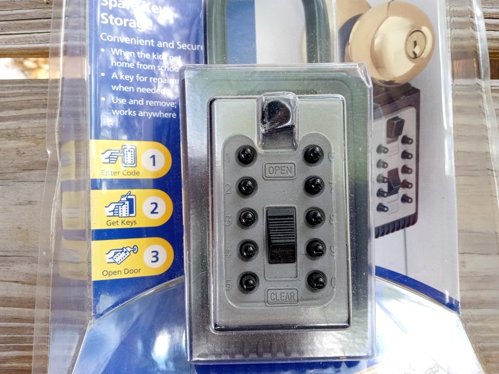 Kidde Access Point Portable Pushbutton Key Safe Holds 3 Keys # 001192