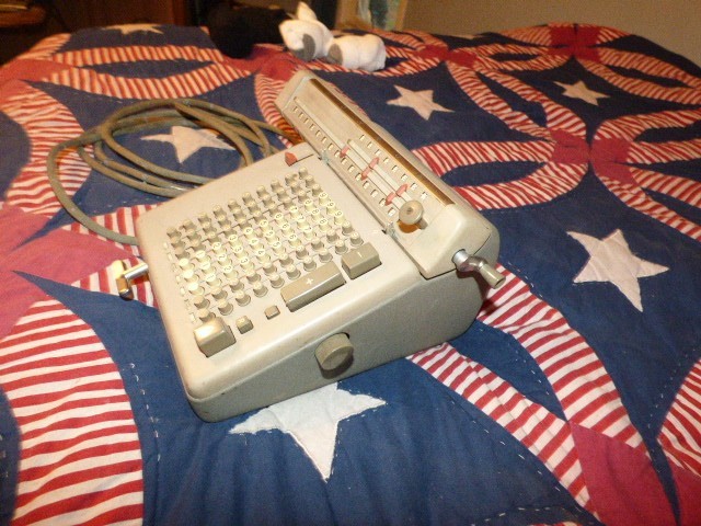 Vintage Monroe Calculating Adding Machine LA7-100 WORKS