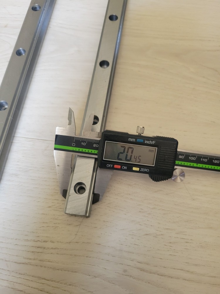 hgr20 linear rail 2500mm and 4 sliding blocks
