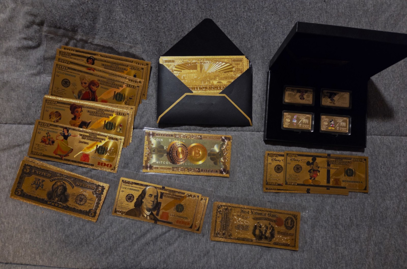 Lot of 80 novelty US coins and bills.