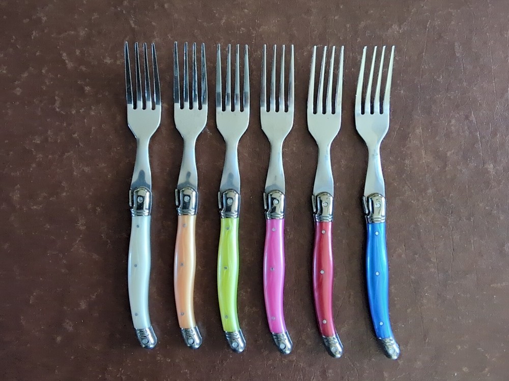 18pc Not branded Laguiole Like Flatware Set NIB