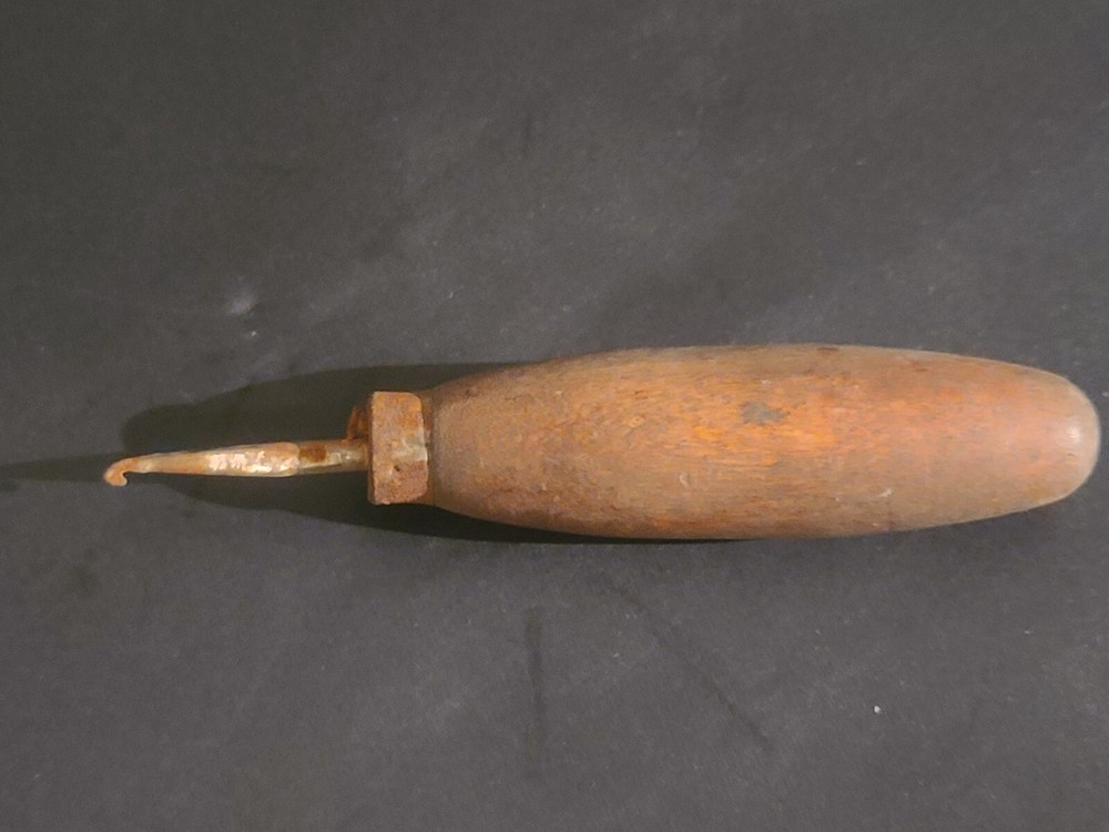 Antique Wood Handle Crochet Hook (B)