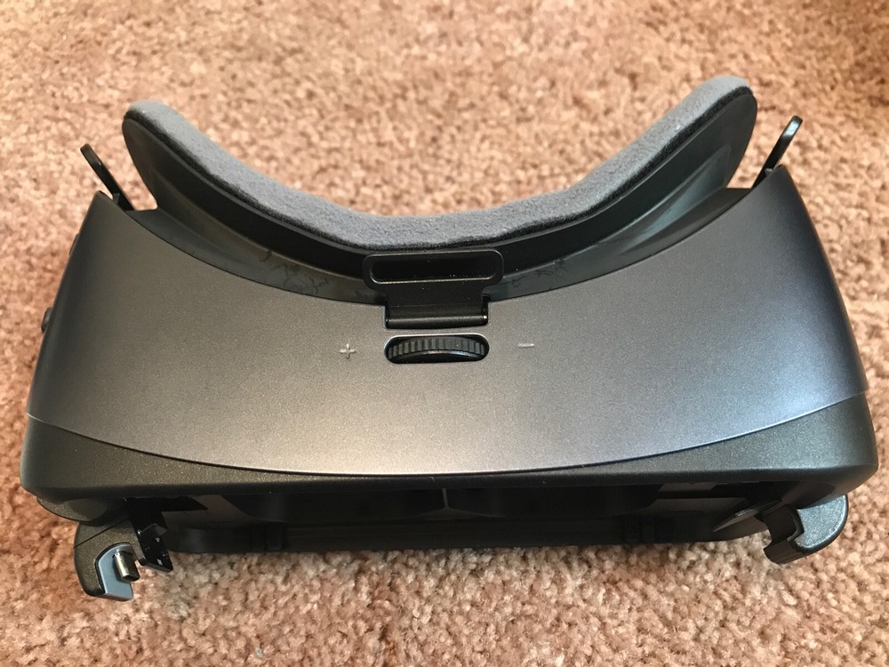 Samsung Gear VR SM-R324 With Controller Virtual Reality Headset Games Apps USB-C
