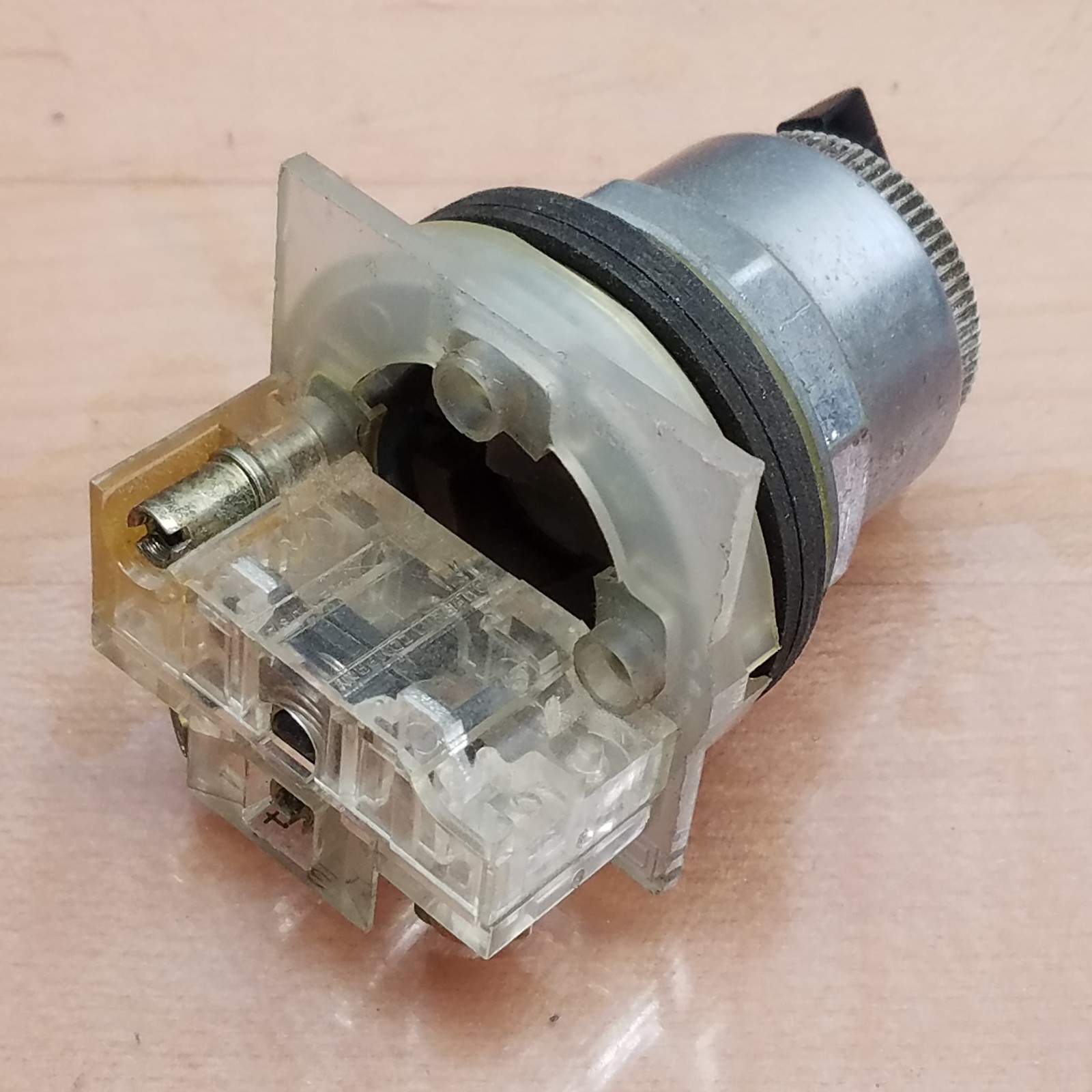 Square D 9001KS11B 2 Position Maintained 30mm Selector Switch - USED