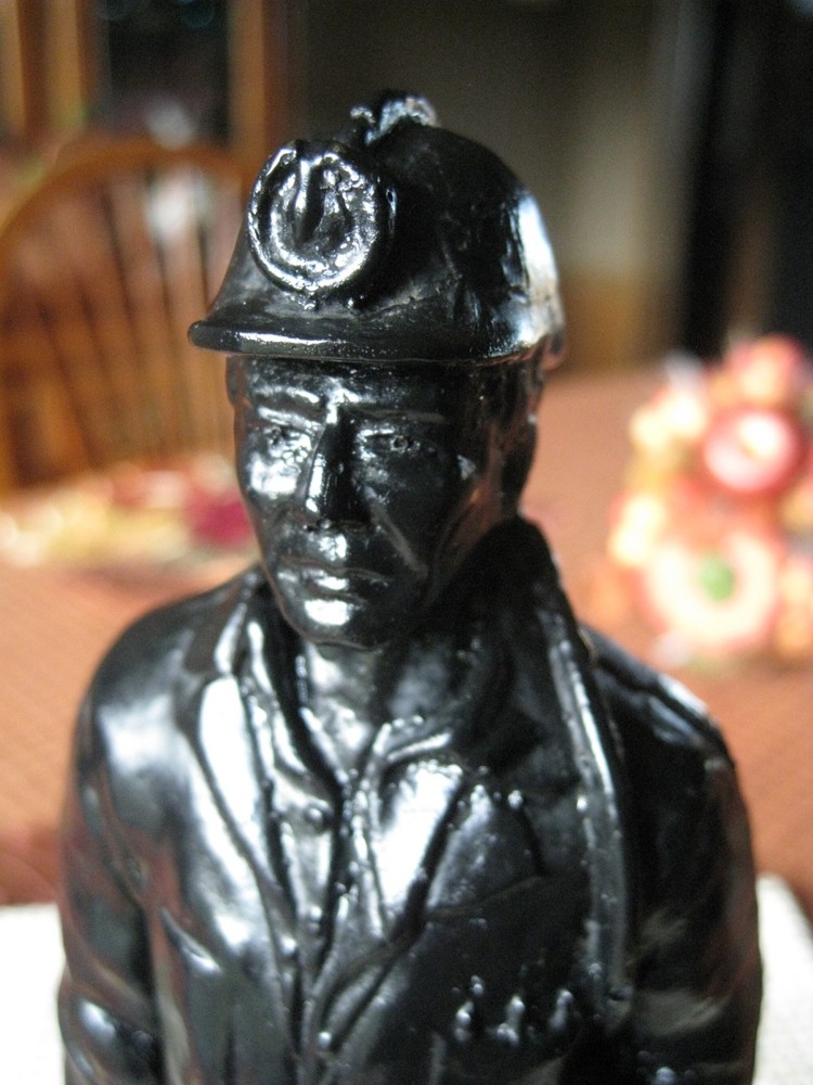 🇺🇸 😃 ⚒️ 🔥 vintage coal miner statue