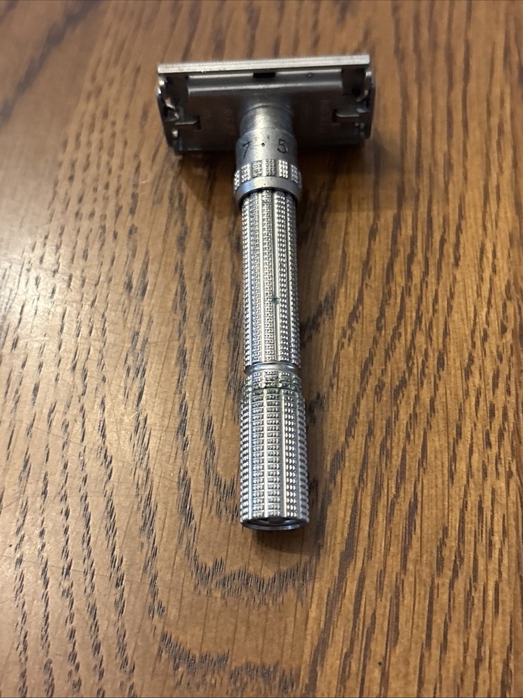 Vintage Gillette Adjustable Safety Razor With Plastic Case - *READ*