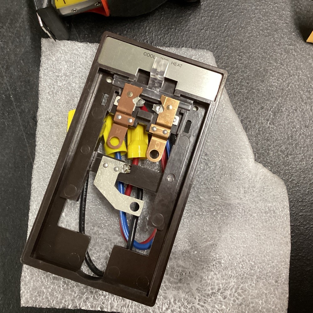 S29-21 Sub base Heat Off Cool Switch