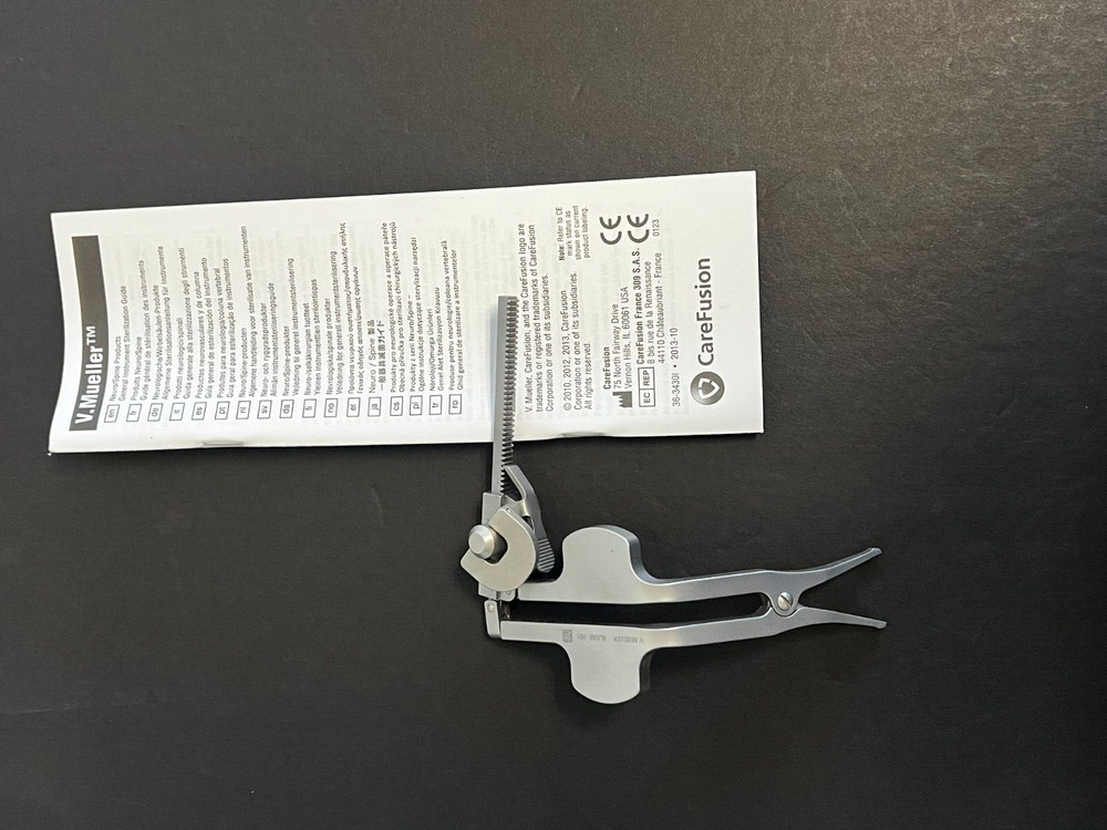 Shelf 17:  V. Mueller Lamina Spreader NL5065