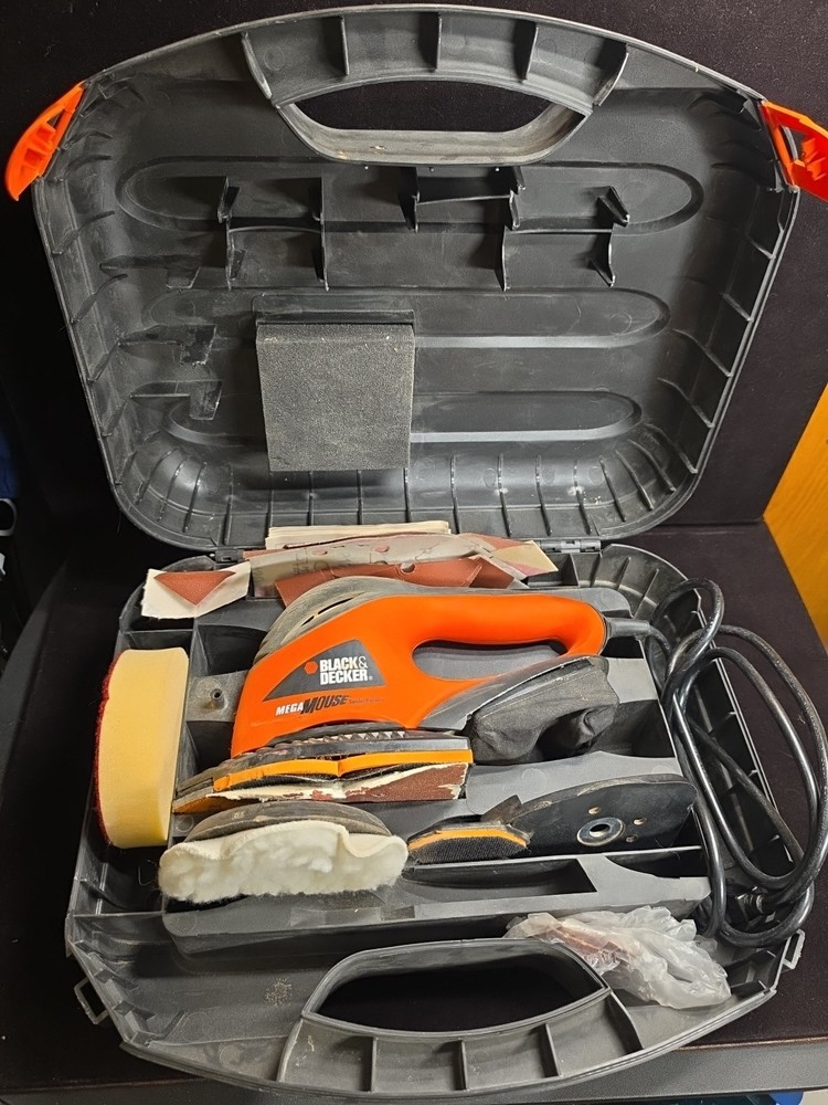 Black and Decker Sander Polisher MS700 With Case +