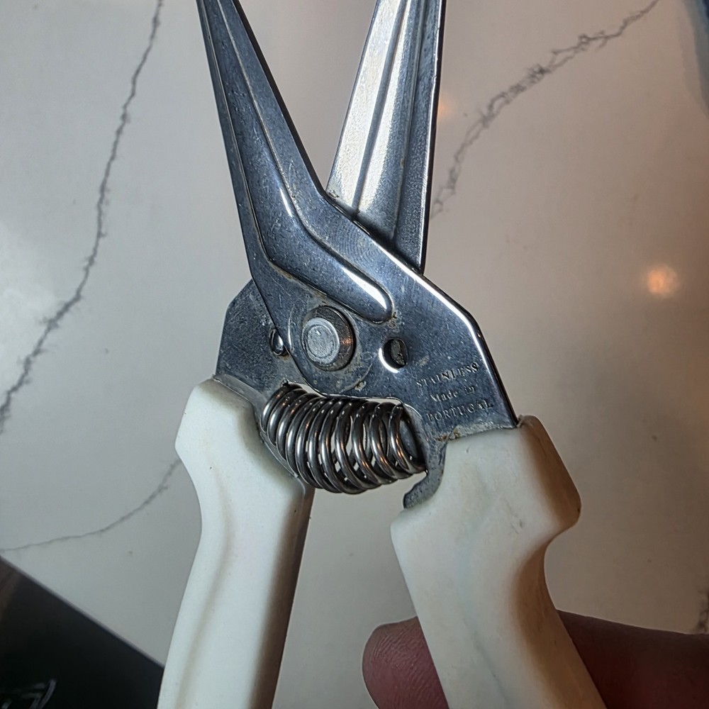 Pampered Chef Multi-Purpose Kitchen Shears/Scissors White 1075 NO HOLDER