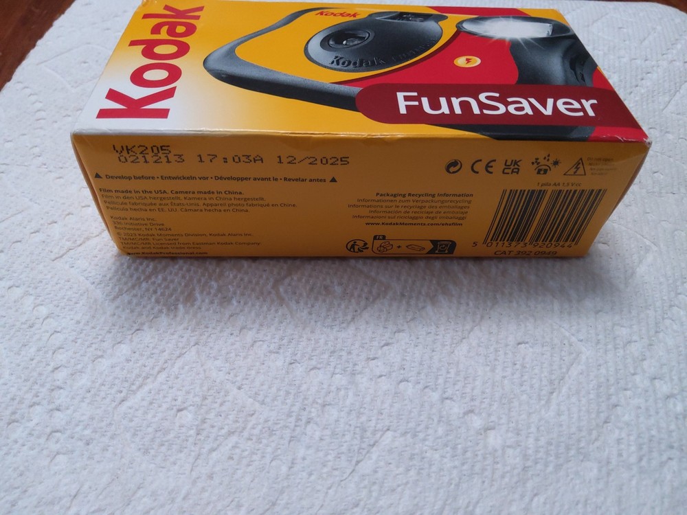 KODAK FUN SAVER W/Flash 39exp SINGLE USE CAMERA - Dated 12/2025, Sealed