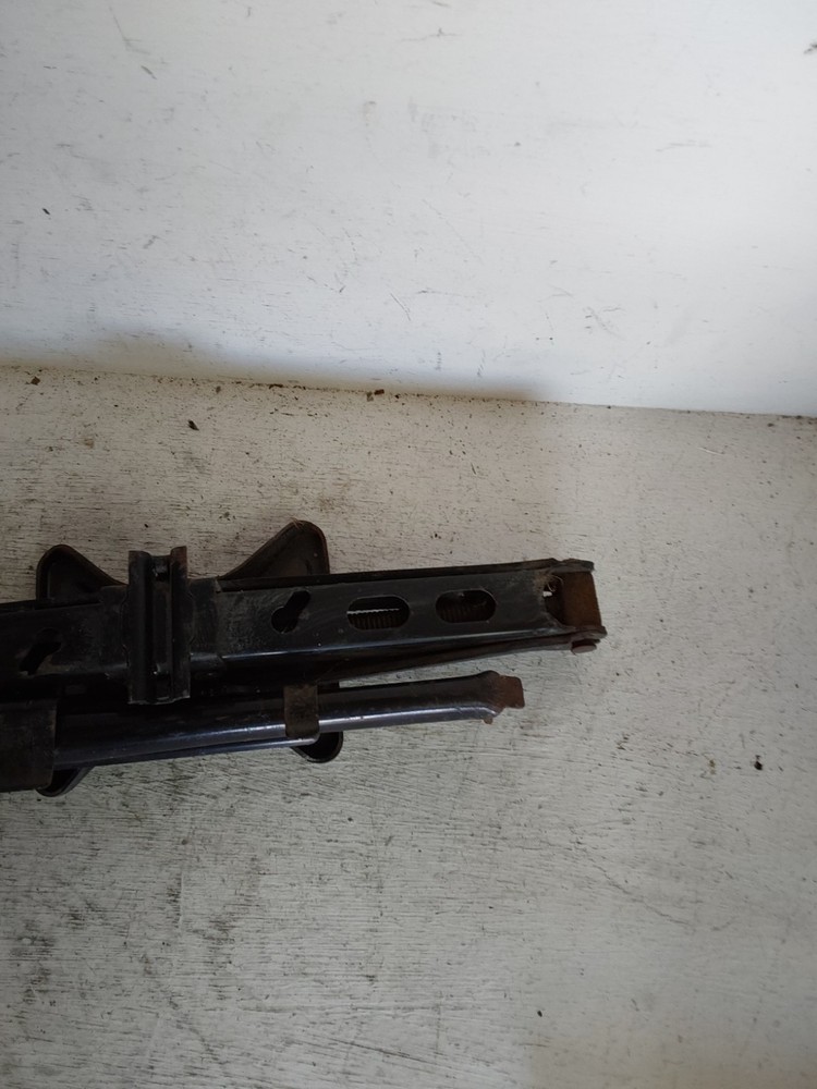2002 BUICK RENDEZVOUS JACK (P4960)