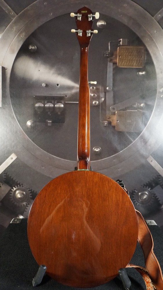 Crestline 5-String Banjo w/ Chipboard Case