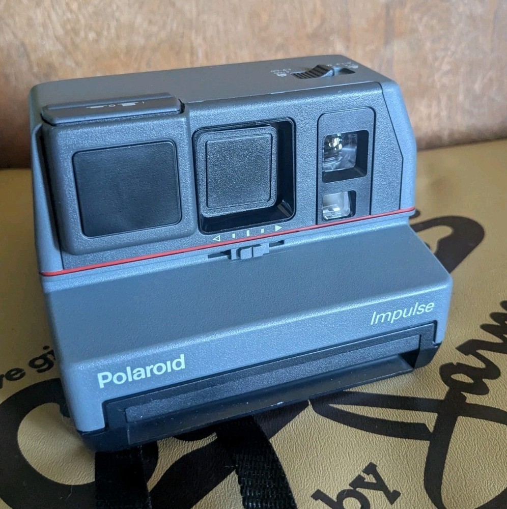 Polaroid📸Impulse 600 Instant Camera – Vintage 1990s W/Strap