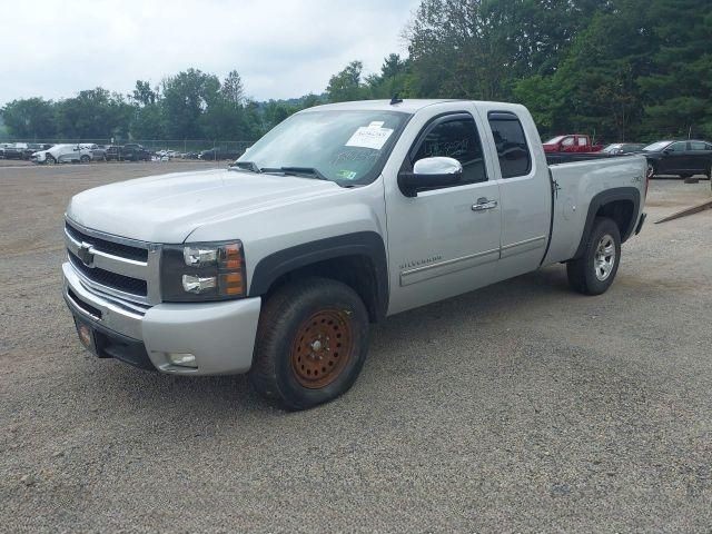 2010-2013 Chevy Silverado 1500 Engine Fuse Box Assembly OEM