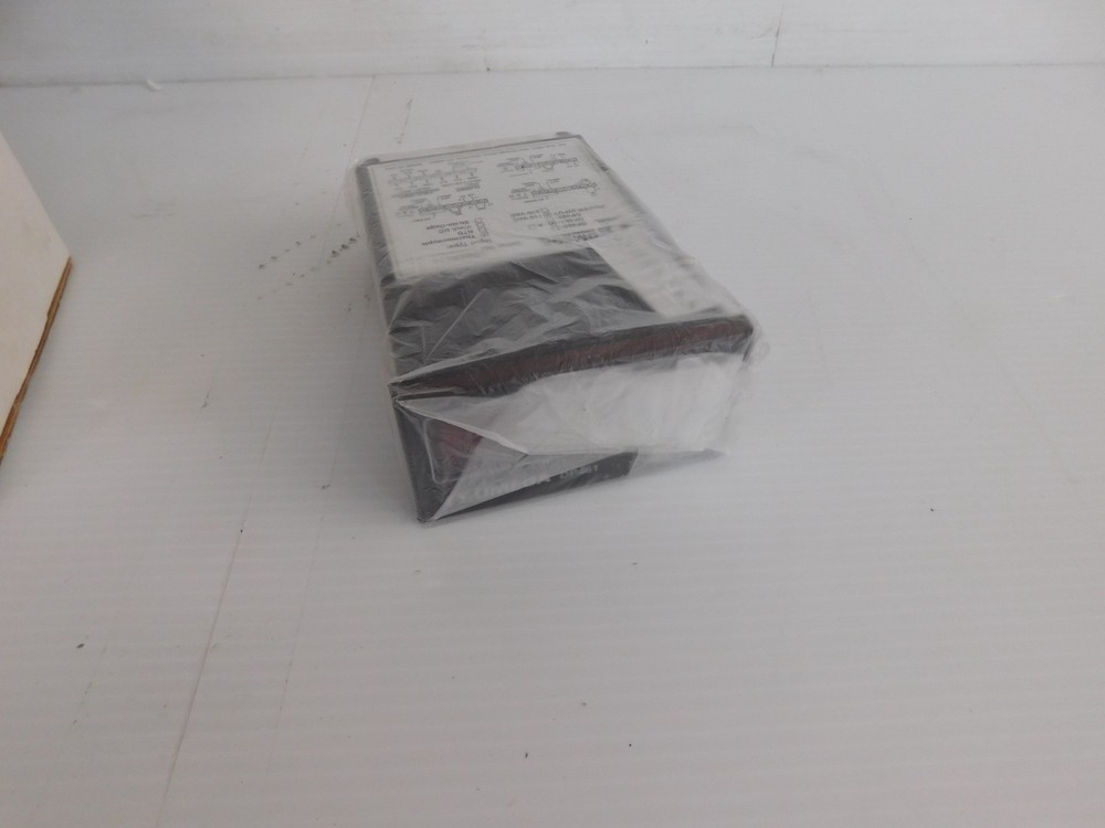 OMEGA DP461-T THERMOCOUPLE PANEL READER - NEW (MPT138)