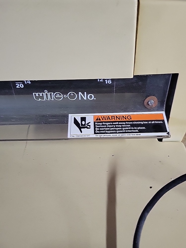 James Burn Wire-O CM70 Closing Machine ()