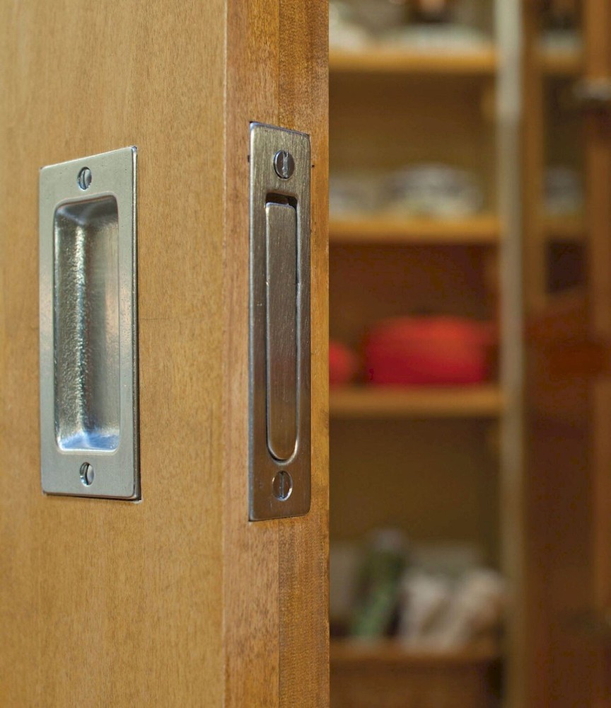 Rocky Mountain flush pull 4.25" x 2" white bronze light