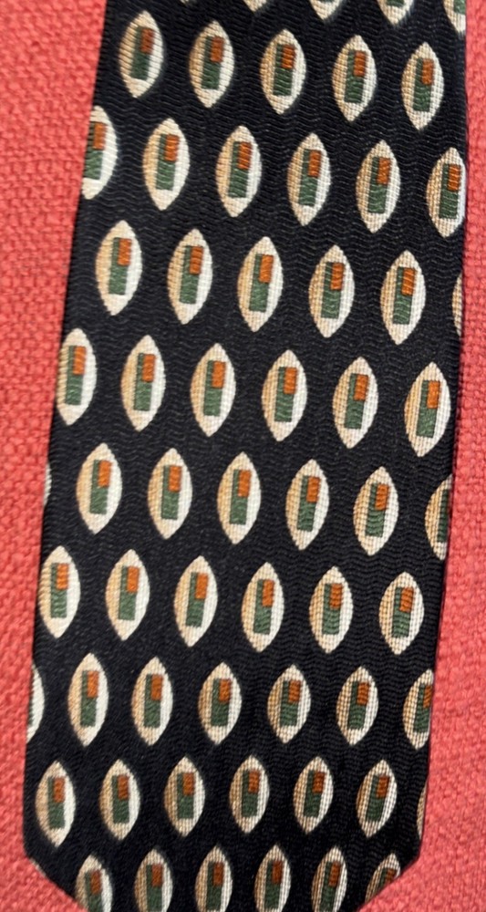 Vintage Evan Picone  silk Tie Geometric Pattern on blk background