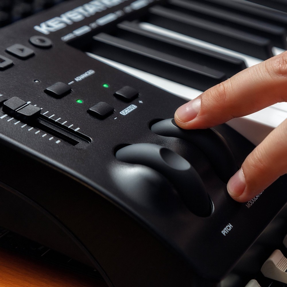 Keystation 61 MK3 - Synth Action 61 Key USB MIDI Keyboard Controller with Assign