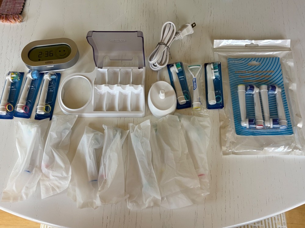 oral-b 9000 Accessories - Does not include toothbrush