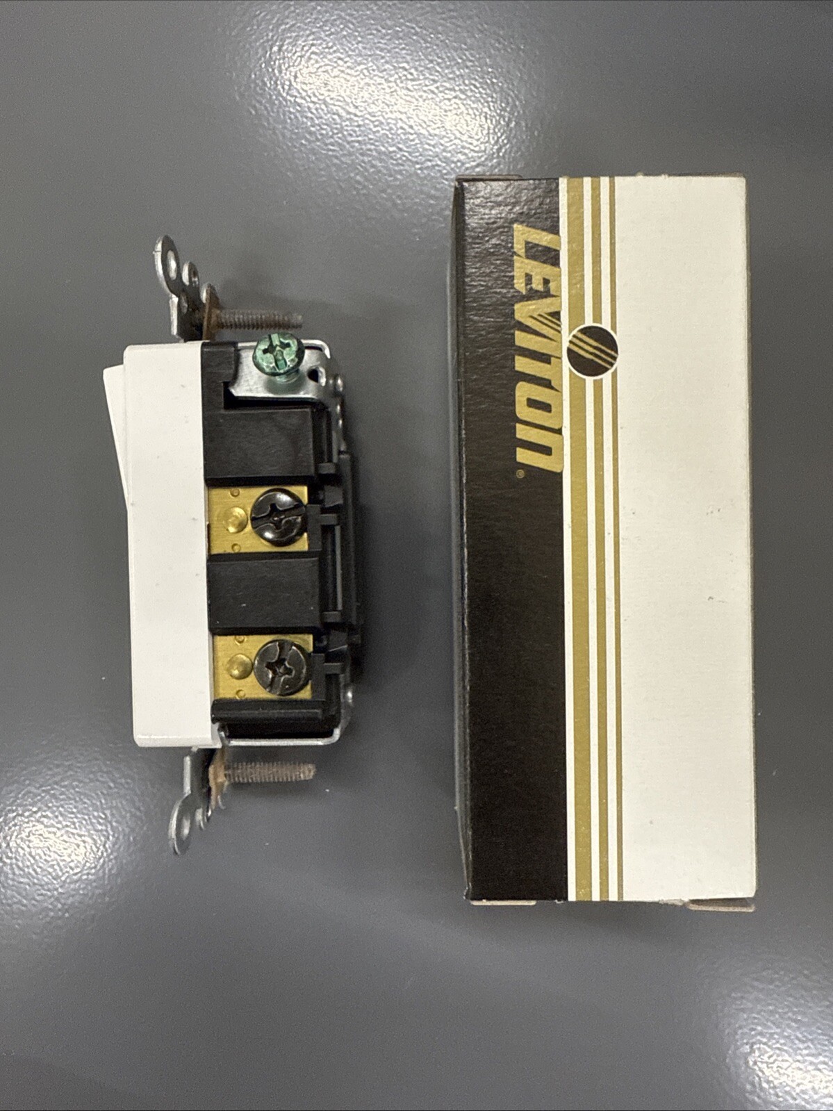 Leviton 5604-2W 15 Amp, 120/277 Volt, Decora Rocker 4-Way AC Switch, Residential