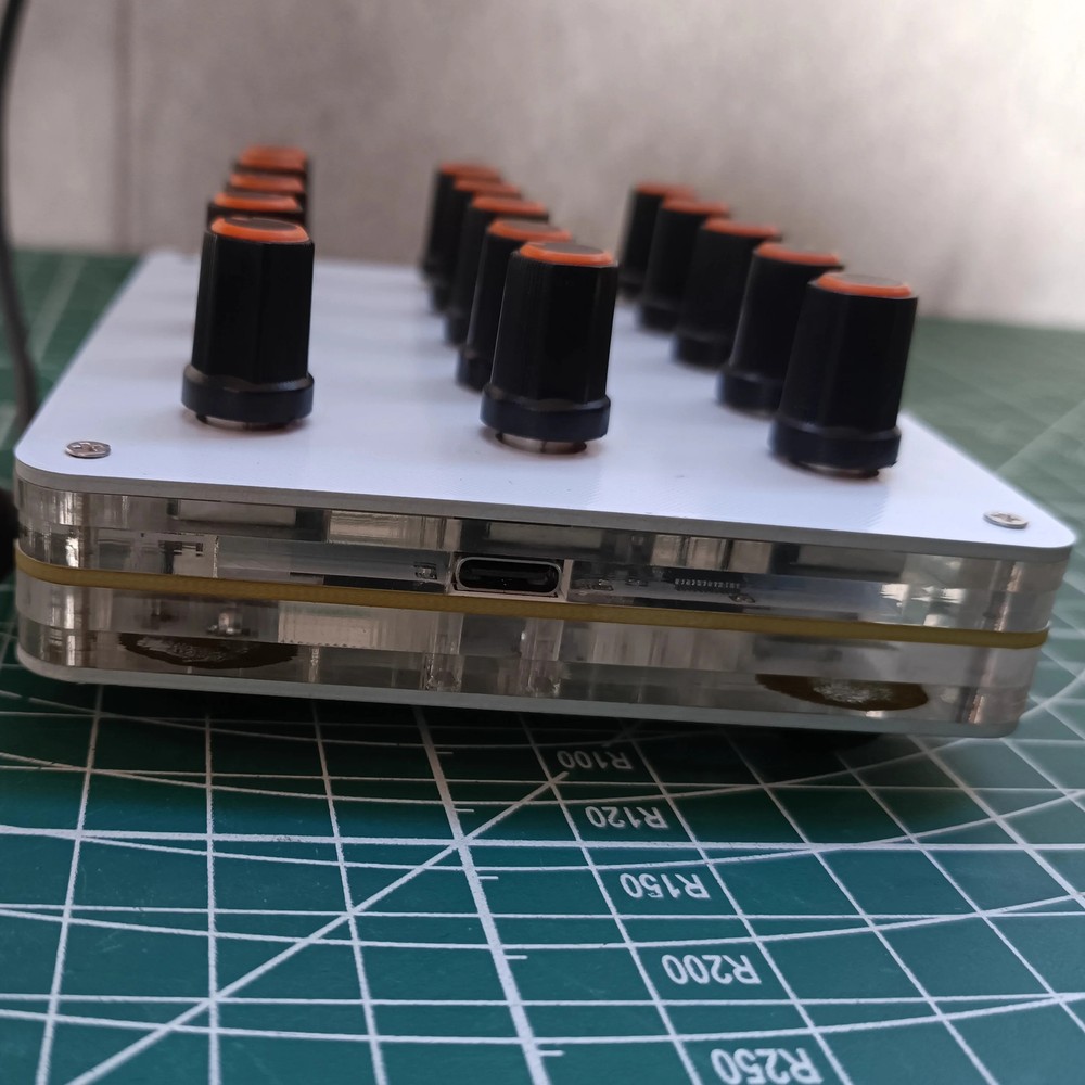 15 Knobs Customize CC Info Volume USB-C Music Hosting Software MIDI controller