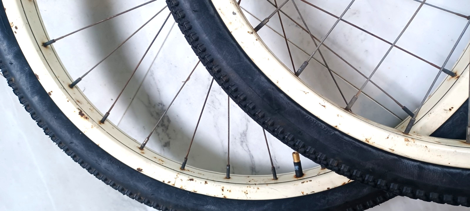 SWEET, 24x2.125" Nice pair Schwinn, S-2 Balloon Enameled Wheels 1950/60s bicycle