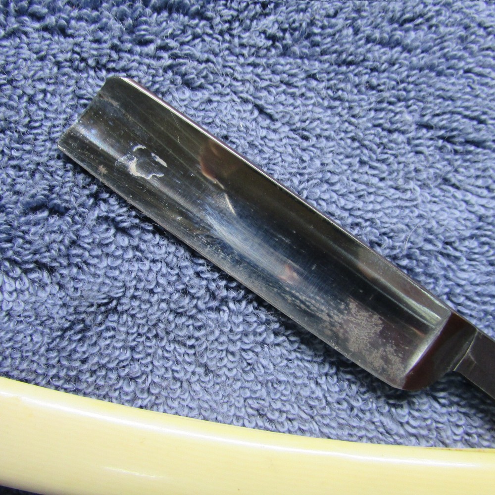 Straight Razor: Clauss Freemont O. Capped Ends