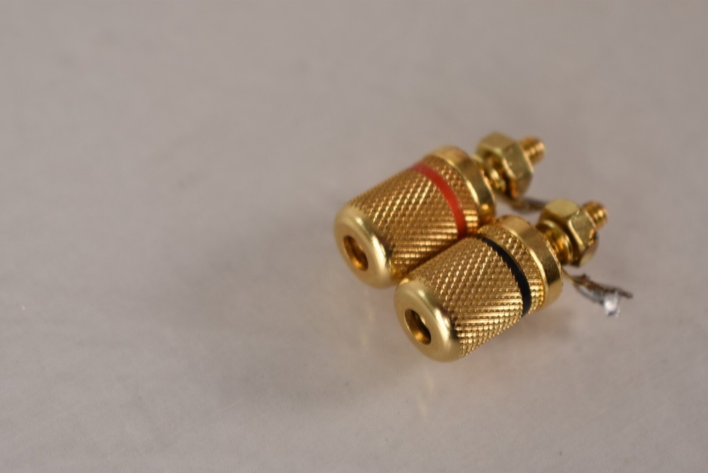 Single Pinnacle Binding Post(Red or Black) -READ-