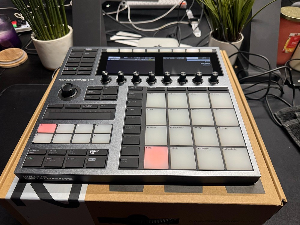 Native Instruments MASCHINE+ Standalone Production and Performance Instrument -