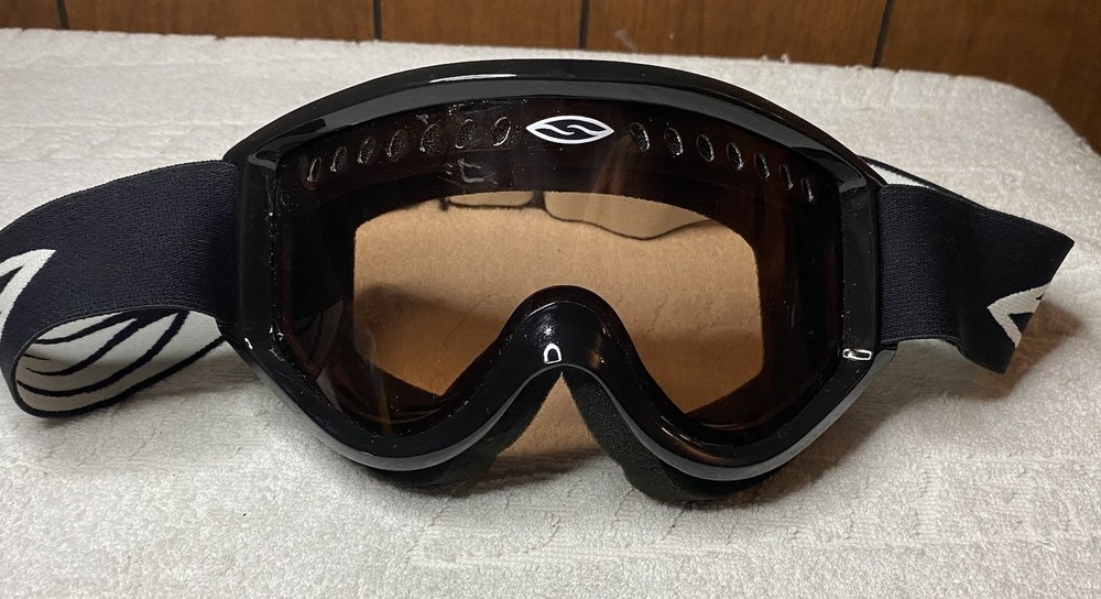 SMITH Snow Ski Goggles Black Frame Amber Lens *DAMAGED