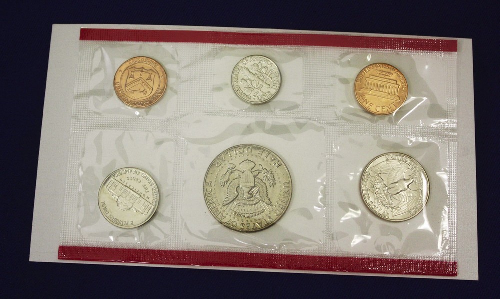 1984 MINT SET ISSUED BY U.S. MINT