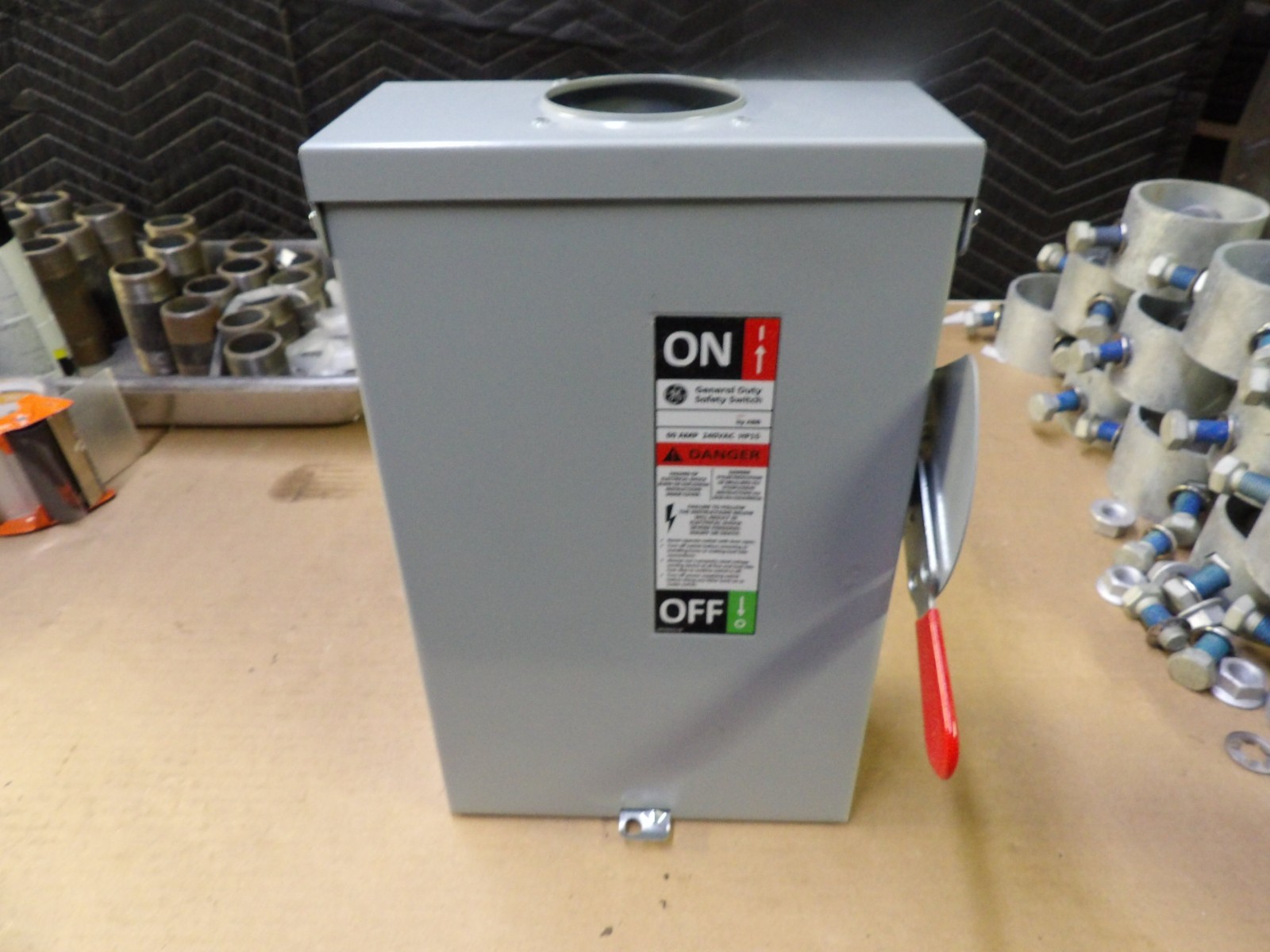 GE 60 amp disconnect safety switch TG3222R * New in box ** FREE SHIPPING !!! ***