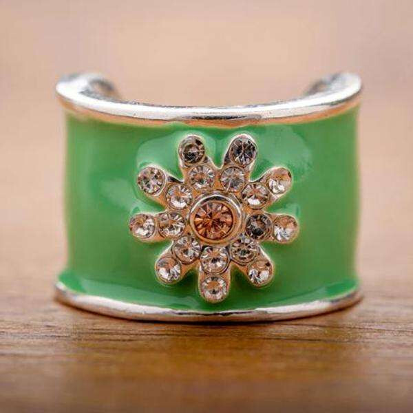 CharMED Stackable Personalize Stethoscope Bling Charm | Flower - Green Daisy