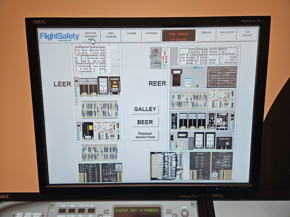 ^ Flight Safety GFS Graphical Flight-Deck Simualtor G550 Gulfstream Multi-Touch