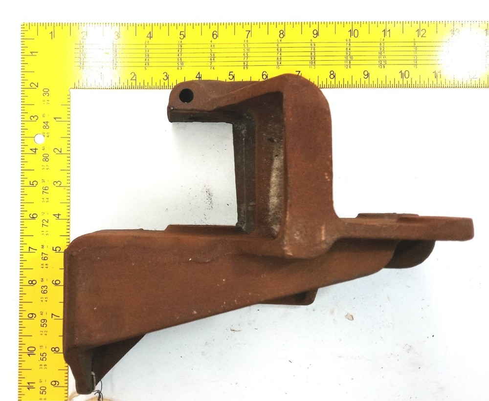 International Bracket 874271R2 NOS