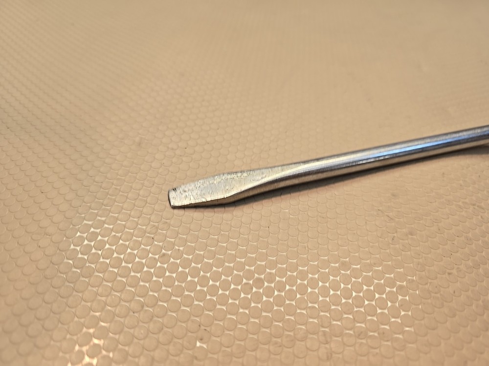 Snap On - SDD8 - Long Shank - Red Flathead Hard Grip Screwdriver - Pre-owned