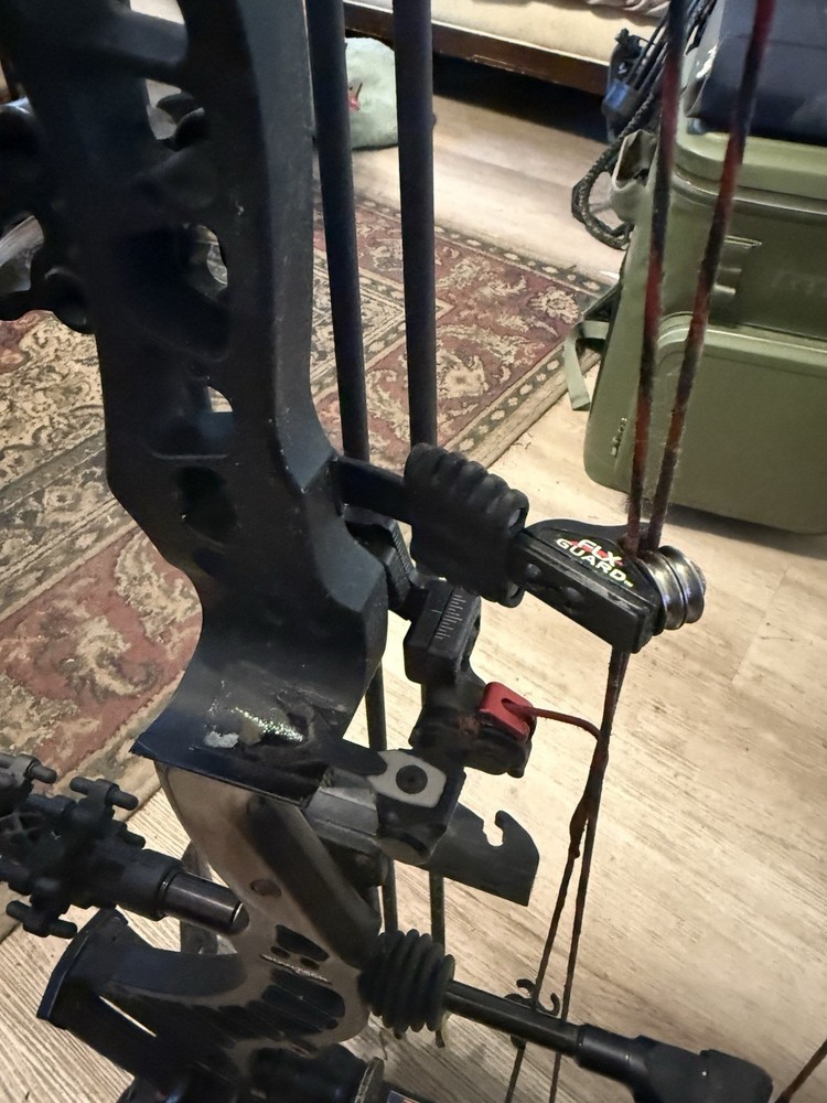 Bowtech Insanity cpx rt hand 60 pounds great bow