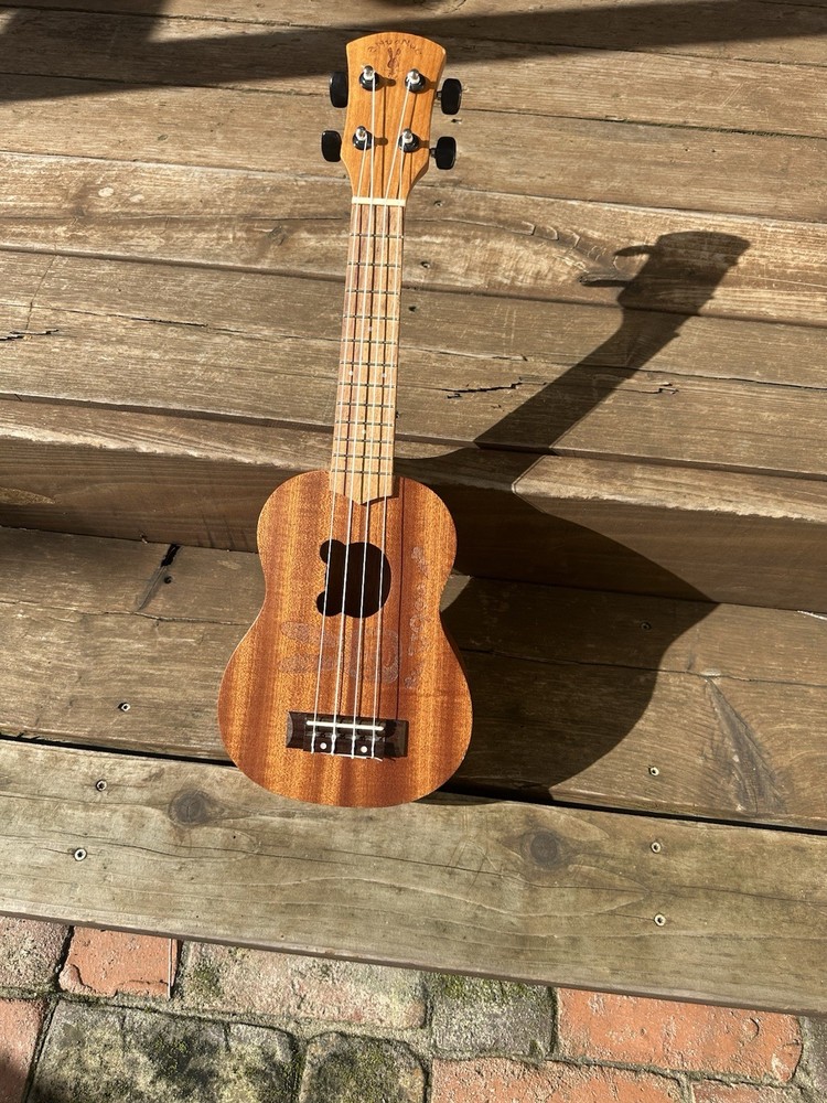 aNueNue Ugoo (rabbit logo) Ukulele!!