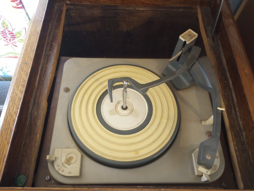 RCA VICTOR VICTROLA TALKING MACHINE 1900 - VV-100 modified