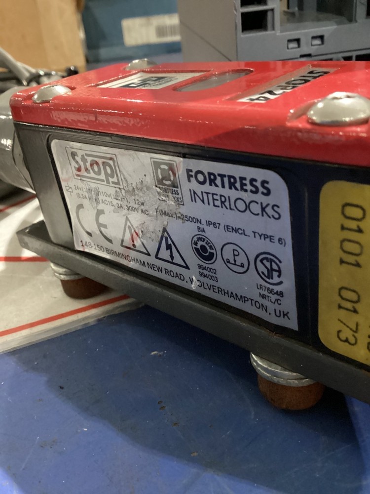CASTELL INTERLOCKS STOP24 TRAPPED KEY SAFETY SWITCH USED