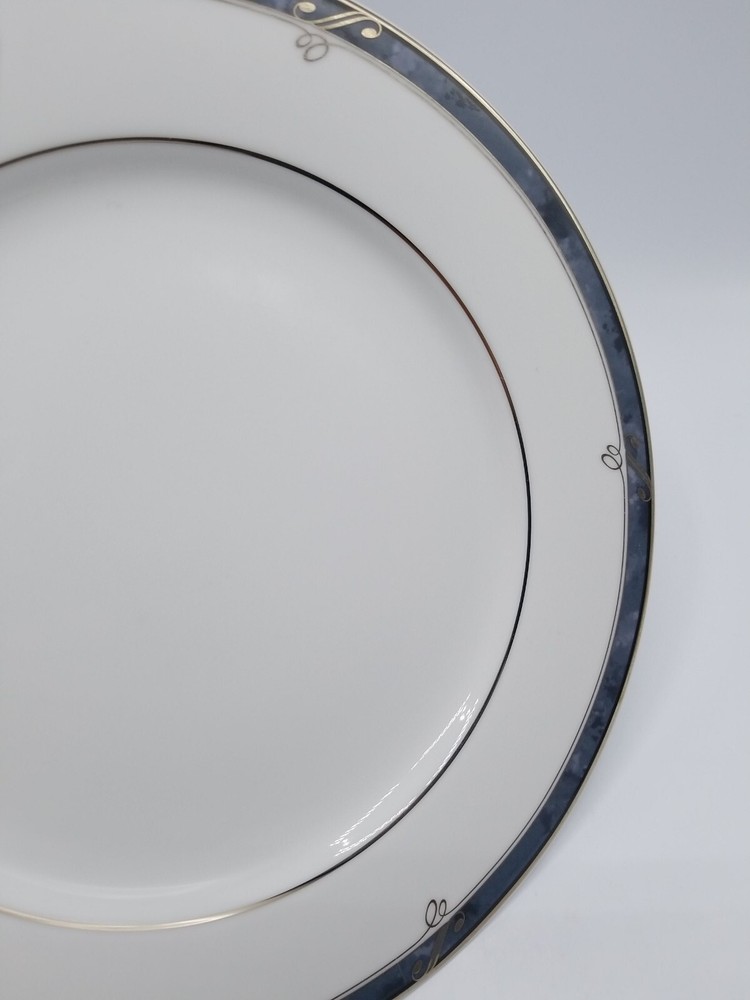 Nikko "Moonstone" 10 5/8 Inch Dinner Plate-Mint