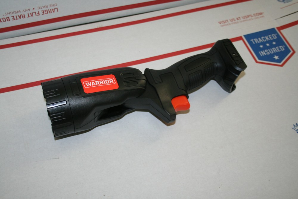 New Warrior 12 V lithium-ion LED Flashlight -Bare tool, no battery