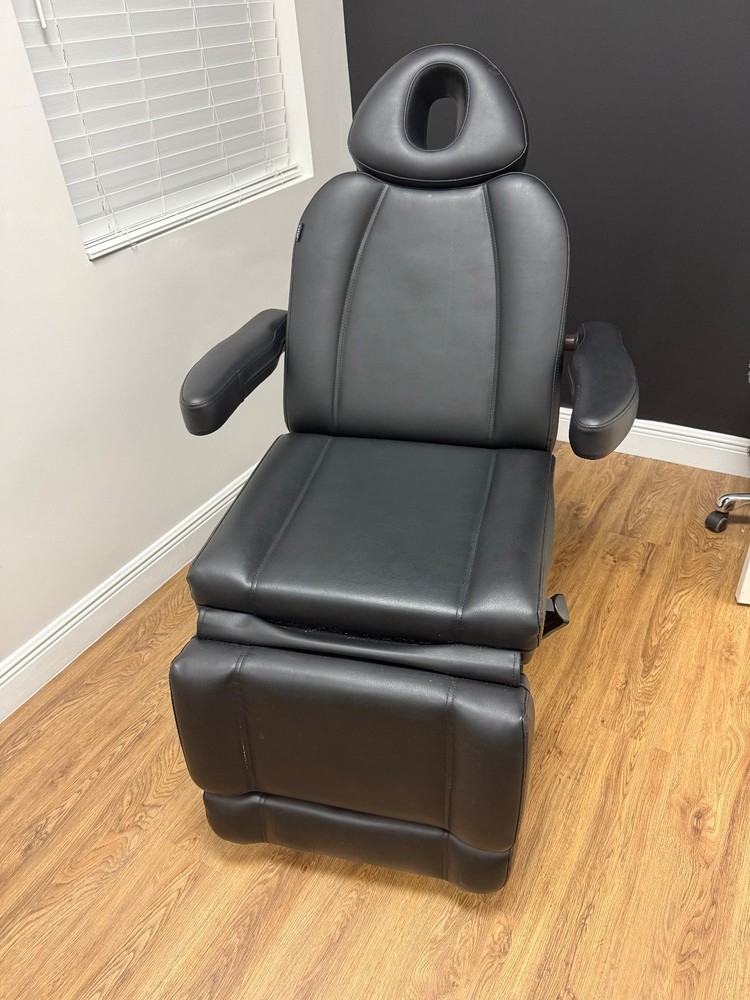 Black DIR Adjustable Procedure / Med Spa / Aesthetic – Excellent Condition