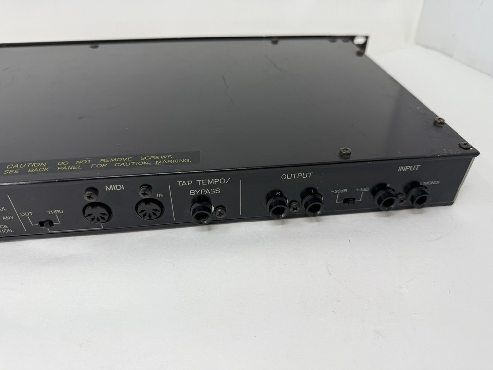 Yamaha EMP700 Multi Effect Processor Rack ~ Powers On ~ For Parts / Repair