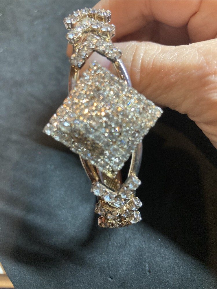 Vintage Rhinestone Bangle Bracelet Hinged 7” B147