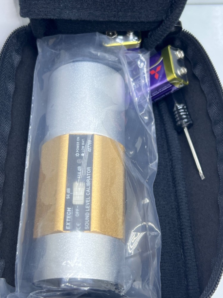 EXTECH SOUND LEVEL CALIBRATOR MODEL 407766 - 94db/114db -