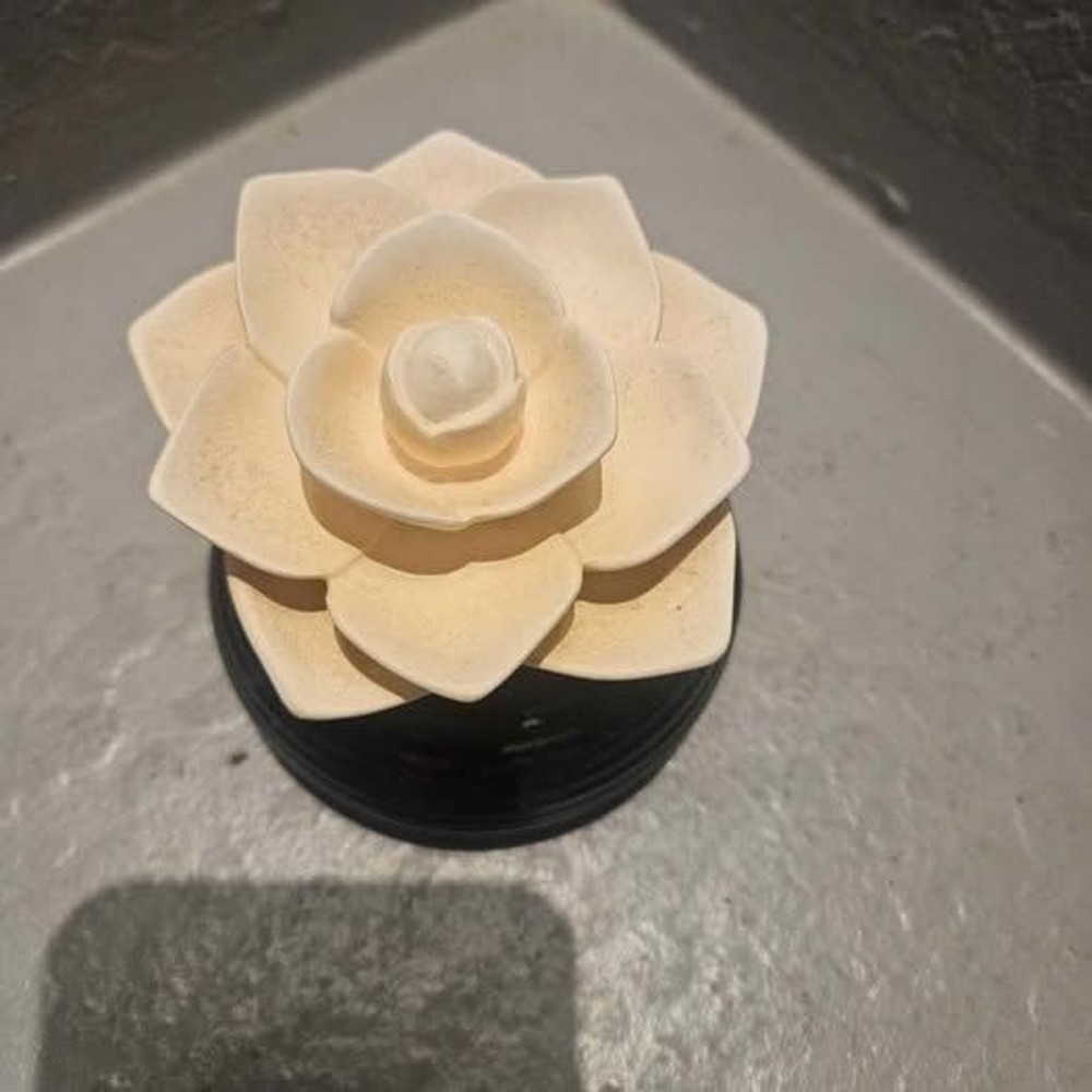 Party Lite Ceramic Rose Diffuser 4" x 3" Black Base Cream Colored Rose